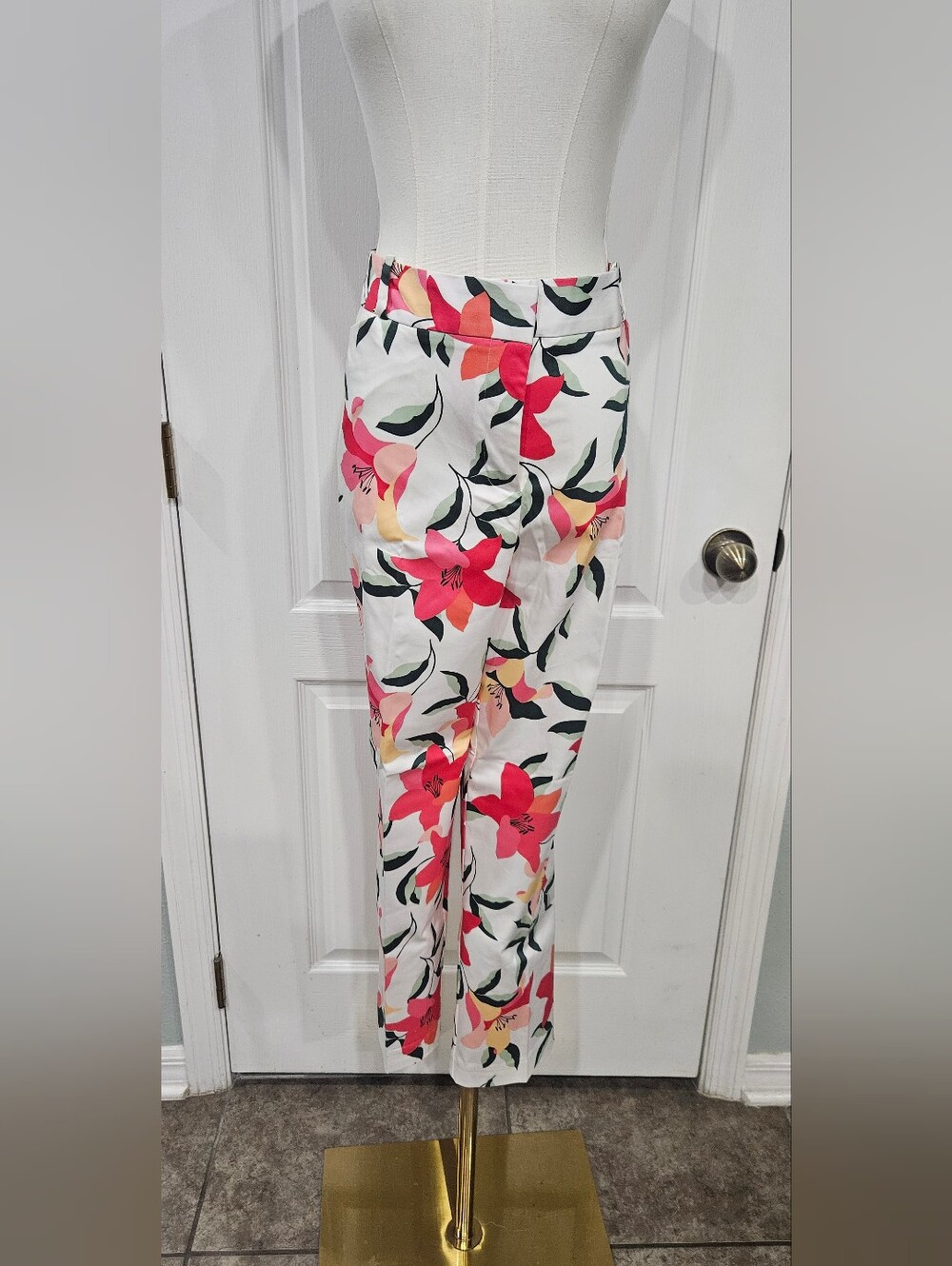 Liz Claiborne White Straight-Leg Floral Pants with Pink Blooms
